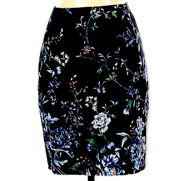 White House Black Market Dresses & Skirts - ❤️‍🔥3/$25❤️‍🔥White House Black Market Floral Boho Skirt